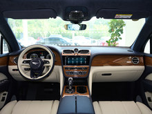 2025 Խ 4.0T V8 LSˇ
