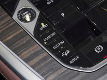 2024 RX7 xDrive40i IͺAb