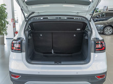 2023 ̽Ӱ 200TSI DSG R-Line