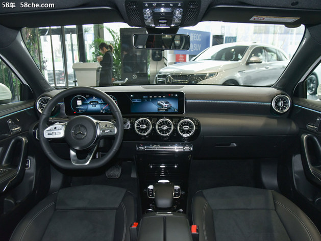 国产奔驰A级新增车型上市 售价23.28万元